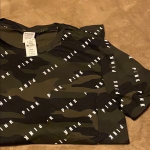 Full length camo logo t shirt